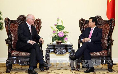 นายกรัฐมนตรีให้การต้อนรับหัวหน้าคณะปฏิบัติงานอียูและเอกอัครราชทูตฮังการี